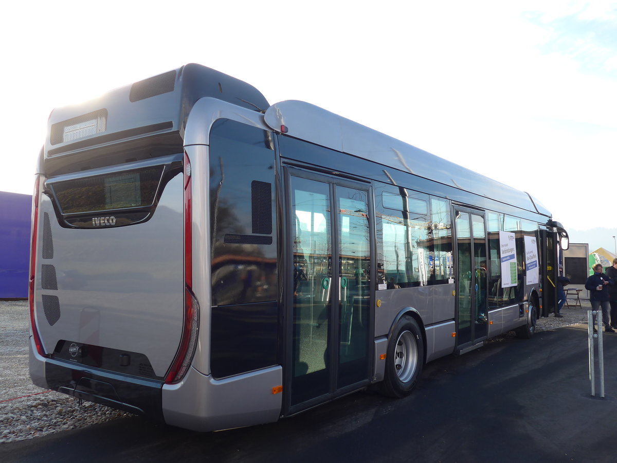 (177'148) - AAGR Rothenburg - Iveco am 11. Dezember 2016 beim Bahnhof Emmenbrcke Sd