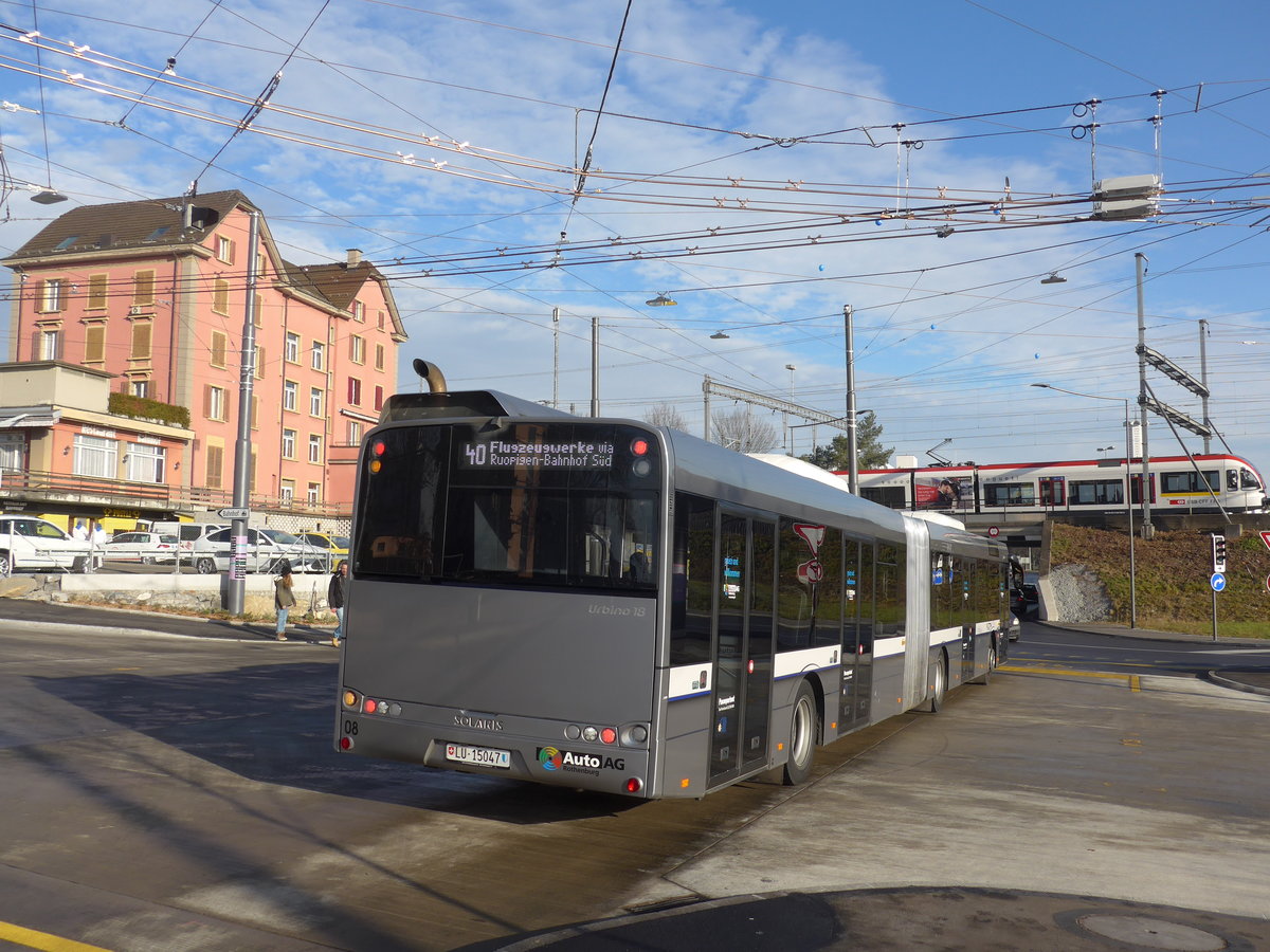 (177'151) - AAGR Rothenburg - Nr. 8/LU 15'047 - Solaris am 11. Dezember 2016 beim Bahnhof Emmenbrcke Sd