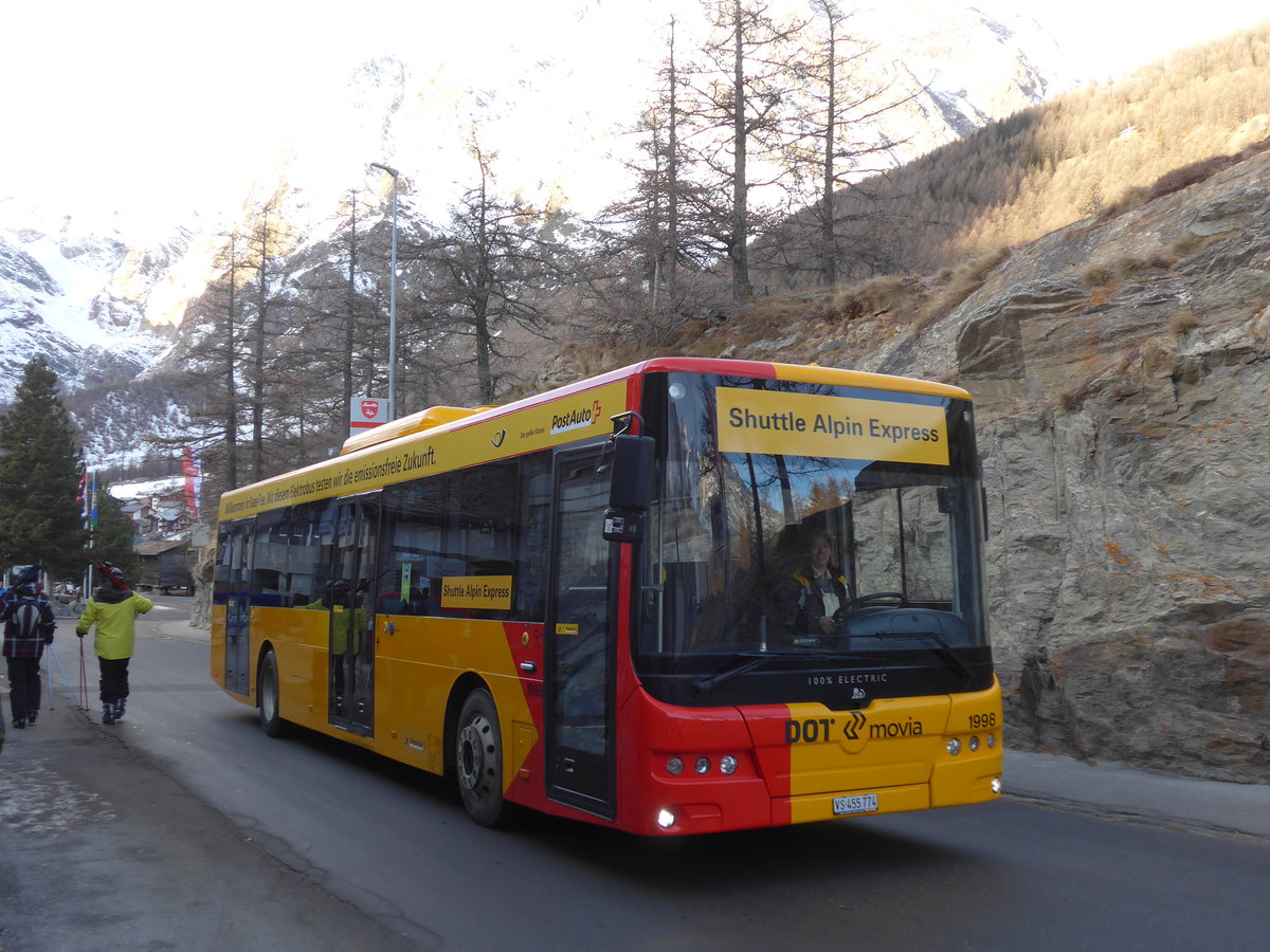 (177'353) - Aus Dnemark: ARRIVA - Nr. 1998/VS 455'774 - Ebusco am 26. Dezember 2016 in Saas-Fee, Parkhaus (Einsatz PostAuto)