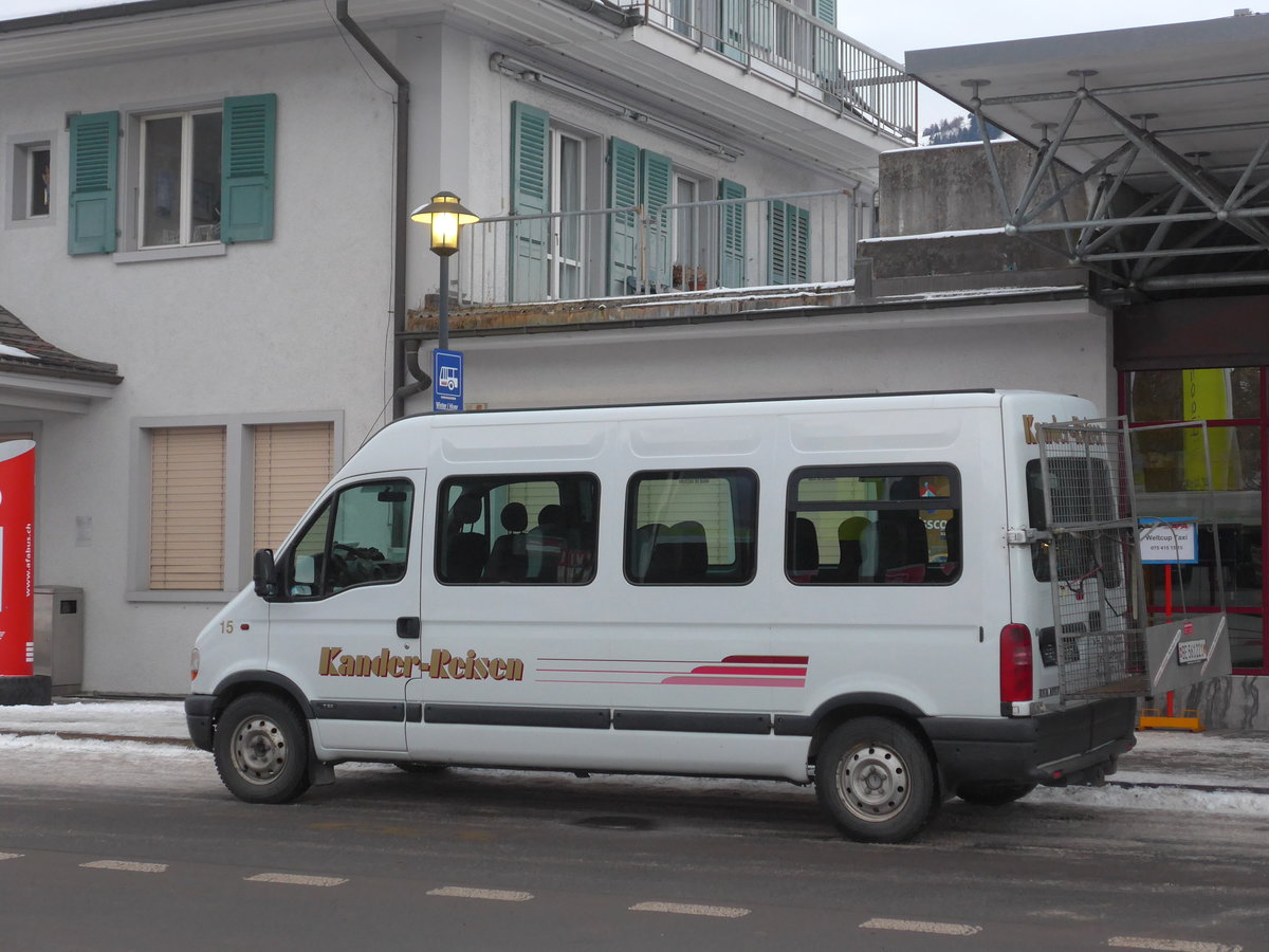 (177'631) - Kander-Reisen, Frutigen - Nr. 15/BE 561'221 - Renault am 7. Januar 2017 beim Bahnhof Frutigen