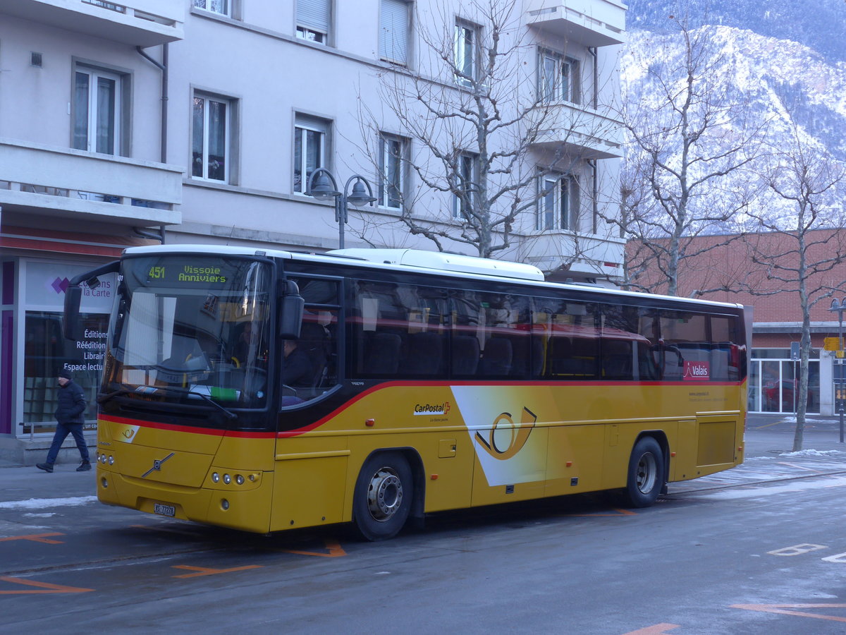 (178'089) - TSAR, Sierre - VS 77'278 - Volvo (ex Epiney, Ayer) am 21. Januar 2017 beim Bahnhof Sierre (prov. Haltestelle)