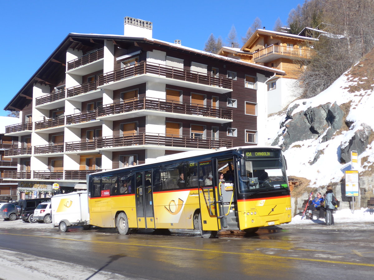 (178'116) - TSAR, Sierre - VS 45'635 - Volvo (ex Epiney, Ayer) am 21. Januar 2017 in St-Luc, Post