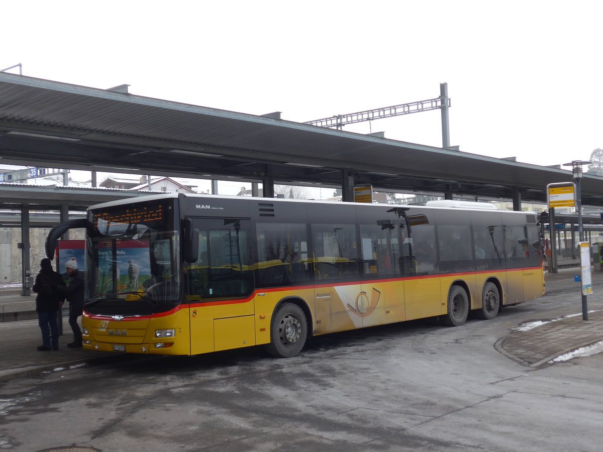 (178'150) - PostAuto Bern - BE 718'991 - MAN am 22. Januar 2017 beim Bahnhof Spiez