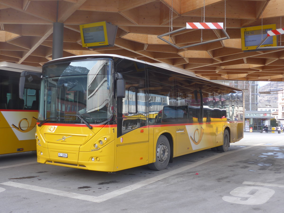 (178'199) - Lathion, Sion - Nr. 1/VS 12'894 - Volvo am 28. Januar 2017 beim Bahnhof Sion