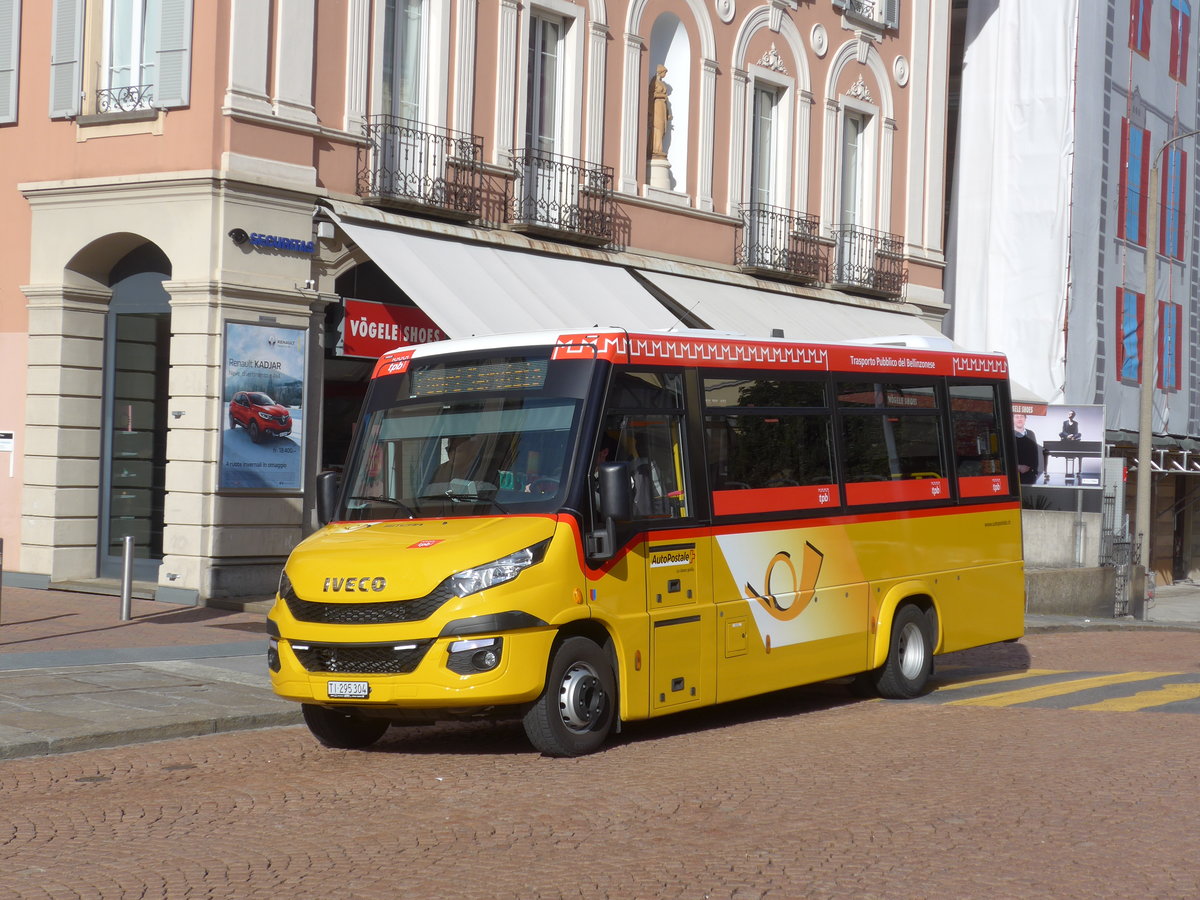 (178'361) - AutoPostale Ticino - TI 295'304 - Iveco/Sitcar am 7. Februar 2017 beim Bahnhof Bellinzona