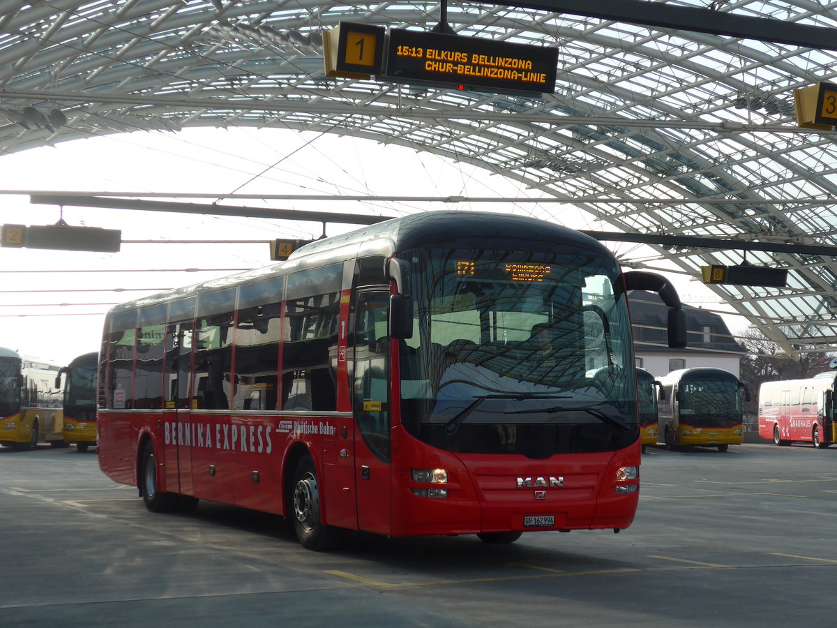 (178'420) - PostAuto Graubnden - GR 162'994 - MAN (ex GR 162'972) am 9. Februar 2017 in Chur, Postautostation