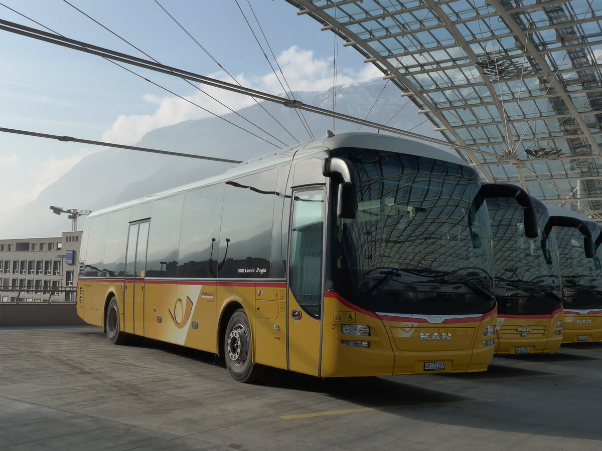 (178'422) - PostAuto Graubnden - GR 173'203 - MAN am 9. Februar 2017 in Chur, Postautostation