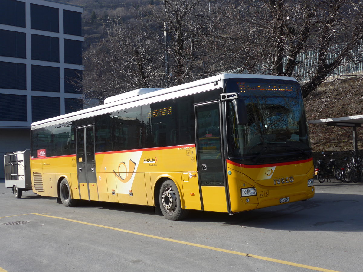 (178'979) - PostAuto Wallis - VS 424'841 - Iveco am 12. Mrz 2017 beim Bahnhof Brig