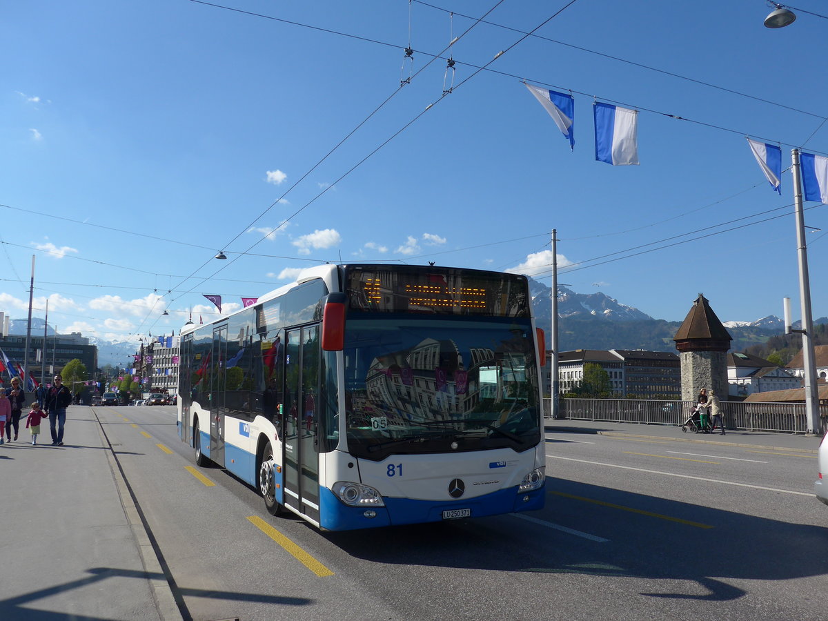 (179'461) - VBL Luzern - Nr. 81/LU 250'371 - Mercedes am 10. April 2017 in Luzern, Bahnhofbrcke