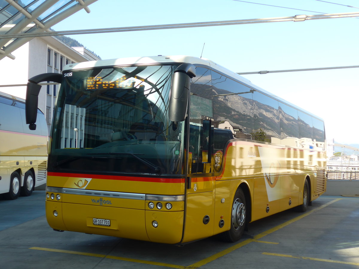 (179'536) - PostAuto Graubnden - GR 107'701 - Van Hool am 14. April 2017 in Chur, Postautostation