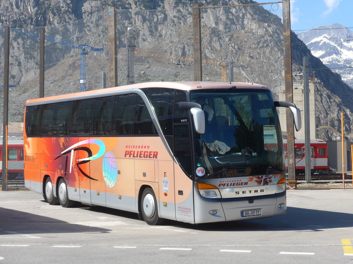 (179'601) - Aus Deutschland: Pflieger, Bblingen - BB-RP 77 - Setra am 14. April 2017 beim Bahnhof Andermatt