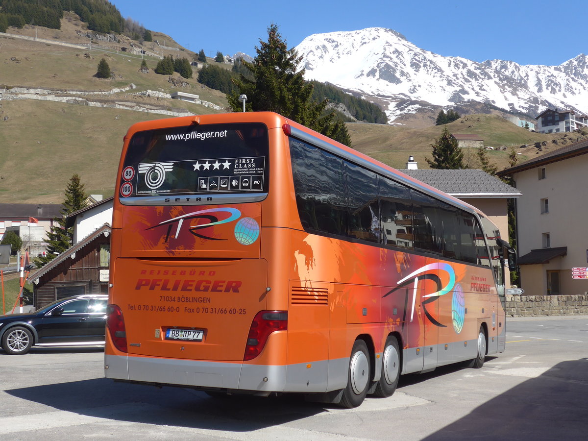 (179'604) - Aus Deutschland: Pflieger, Bblingen - BB-RP 77 - Setra am 14. April 2017 beim Bahnhof Andermatt