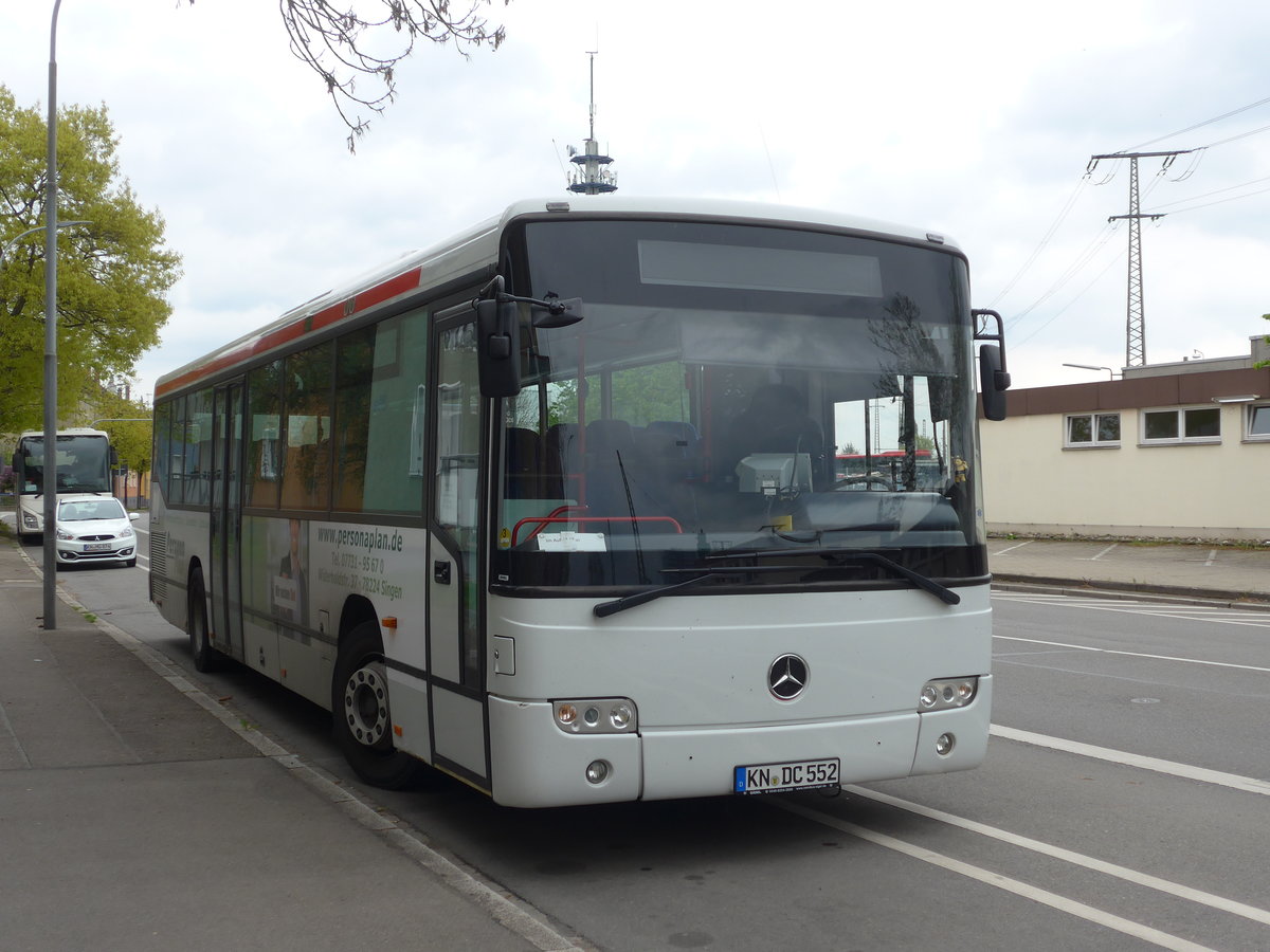 (179'663) - Wetzel, Singen - KN-DC 552 - Mercedes am 17. April 2017 beim Bahnhof Singen