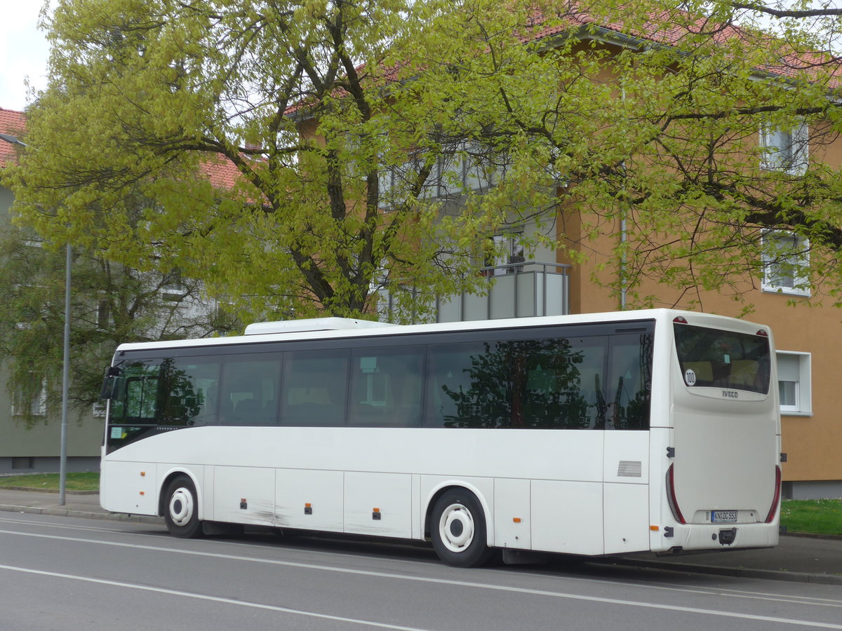 (179'666) - Wetzel, Singen - KN-DC 553 - Iveco am 17. April 2017 beim Bahnhof Singen