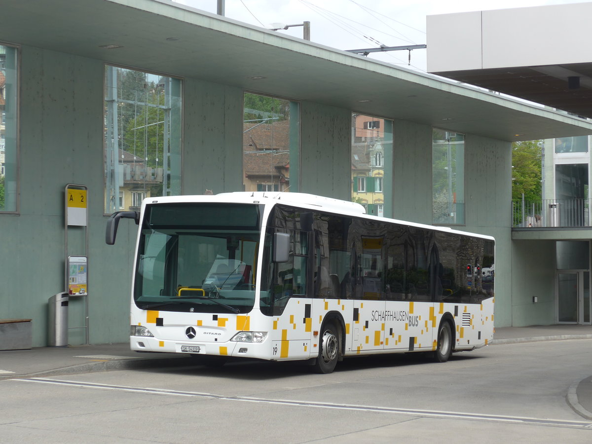 (179'669) - SB Schaffhausen - Nr. 19/SH 54'319 - Mercedes am 17. April 2017 beim Bahnhof Schaffhausen