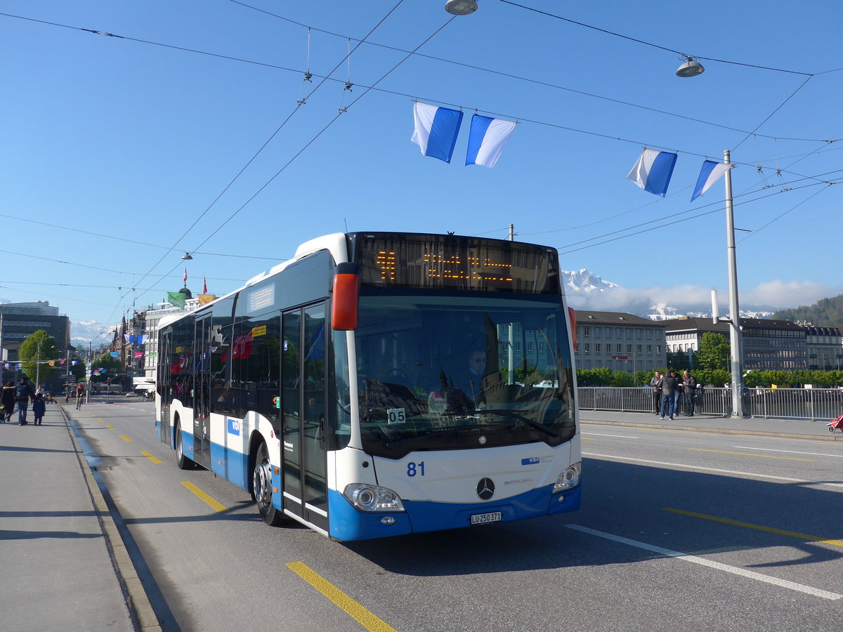 (179'752) - VBL Luzern - Nr. 81/LU 250'371 - Mercedes am 29. April 2017 in Luzern, Bahnhofbrcke