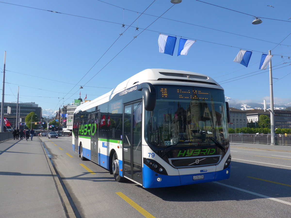 (179'770) - VBL Luzern - Nr. 79/LU 250'225 - Volvo am 29. April 2017 in Luzern, Bahnhofbrcke