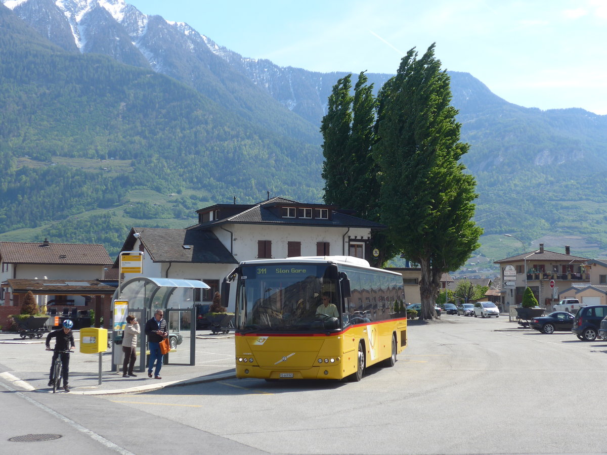 (179'961) - PostAuto Wallis - Nr. 31/VS 449'945 - Volvo (ex PostAuto Ostschweiz) am 30. April 2017 in Saillon, les Moilles