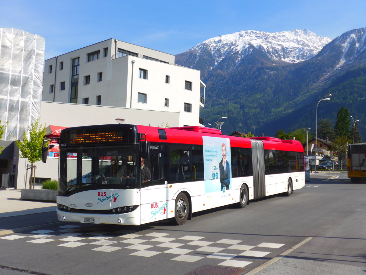 (179'970) - PostAuto Wallis - Nr. 67/VS 429'479 - Solaris am 30. April 2017 beim Bahnhof Leuk