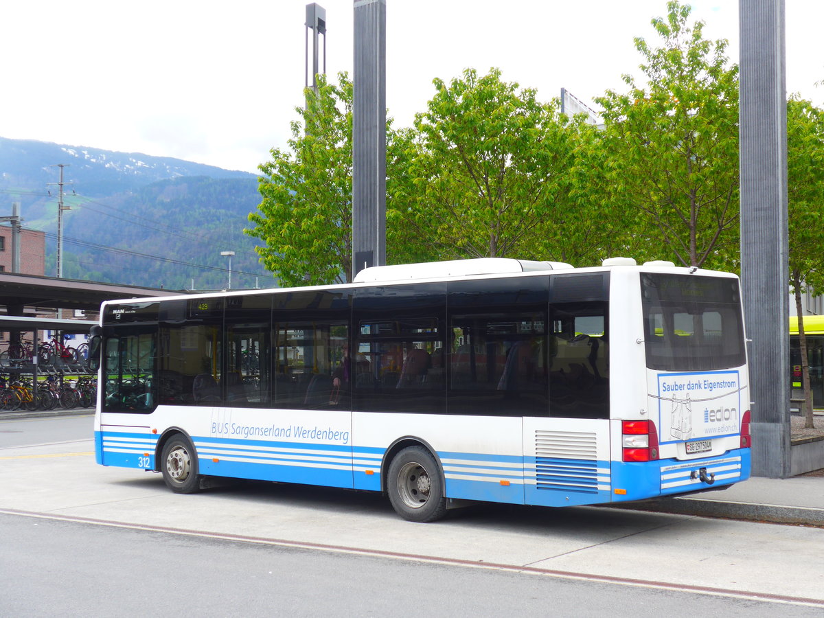 (180'018) - BSW Sargans - Nr. 312/SG 297'504 - MAN/Gppel am 4. Mai 2017 beim Bahnhof Sargans