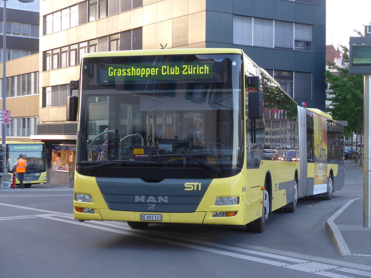 (180'153) - STI Thun - Nr. 141/BE 801'141 - MAN am 17. Mai 2017 beim Bahnhof Thun