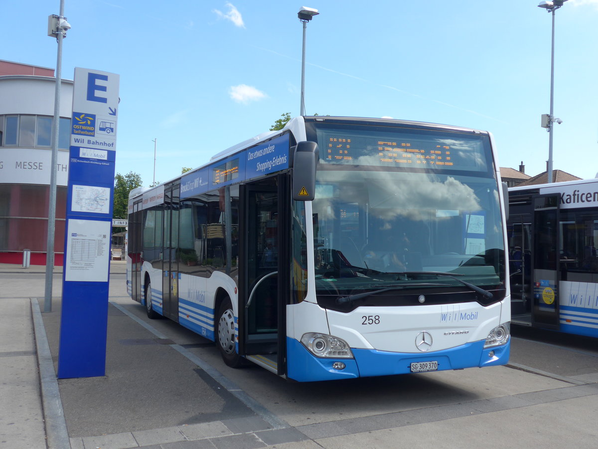 (180'184) - WilMobil, Wil - Nr. 258/SG 309'370 - Mercedes am 21. Mai 2017 beim Bahnhof Wil