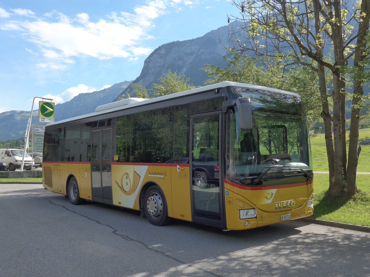 (180'486) - Mark, Andeer - GR 163'711 - Iveco am 23. Mai 2017 in Andeer, Parkplatz