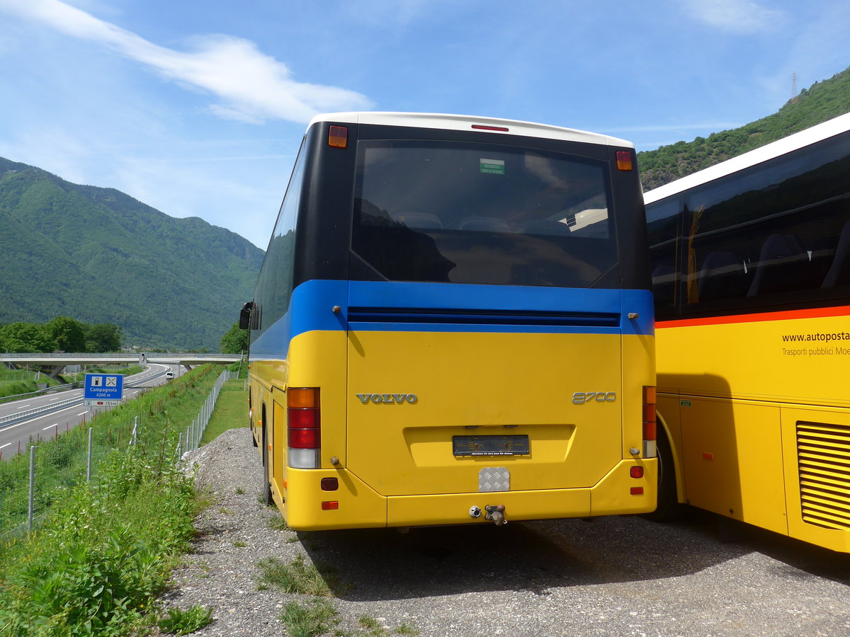 (180'512) - TpM, Mesocco - Nr. 13 - Volvo (ex Pacciarelli, Grono) am 23. Mai 2017 in Grono, Garage