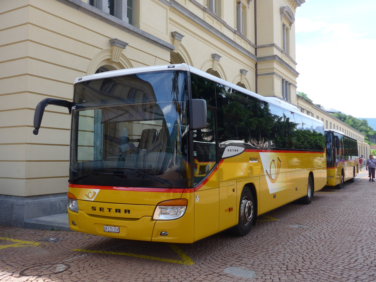 (180'521) - PostAuto Graubnden - GR 170'159 - Setra am 23. Mai 2017 beim Bahnhof Bellinzona