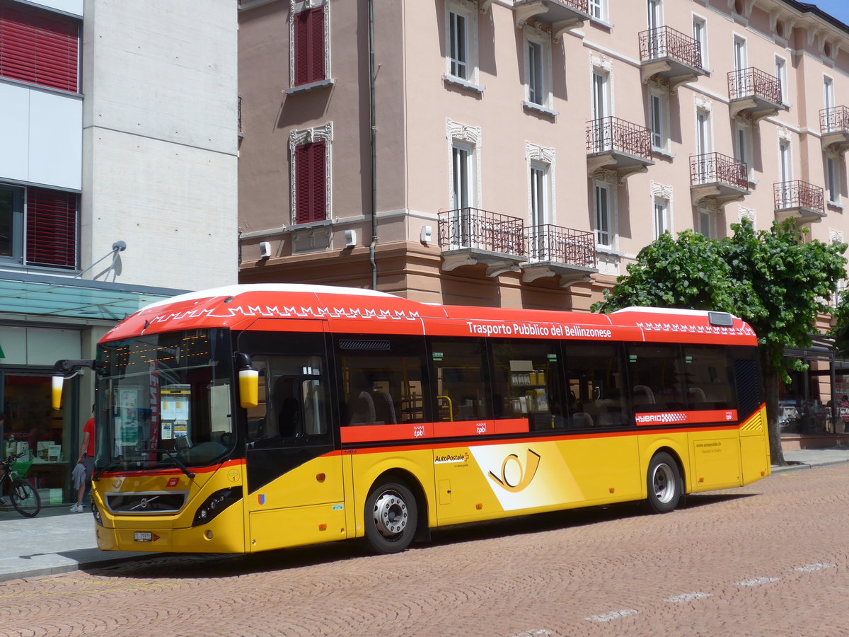 (180'543) - Chiesa, Riazzino - Nr. CB1/TI 72'273 - Volvo (ex AutoPostale Ticino) am 23. Mai 2017 beim Bahnhof Bellinzona