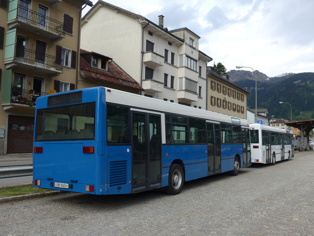 (180'658) - Meyer, Gschenen - UR 9345 - Mercedes am 23. Mai 2017 beim Bahnhof Airolo