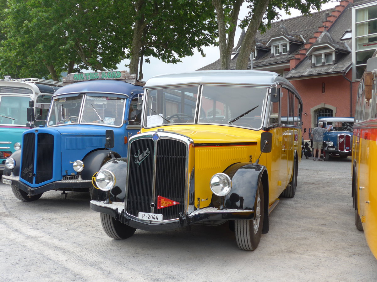 (181'262) - Schmutz, Vaulruz -  P 2044  - Saurer/Saurer (ex Nestl; ex P 23'019; ex P 2044) am 24. Juni 2017 in Aigle, Saurertreffen