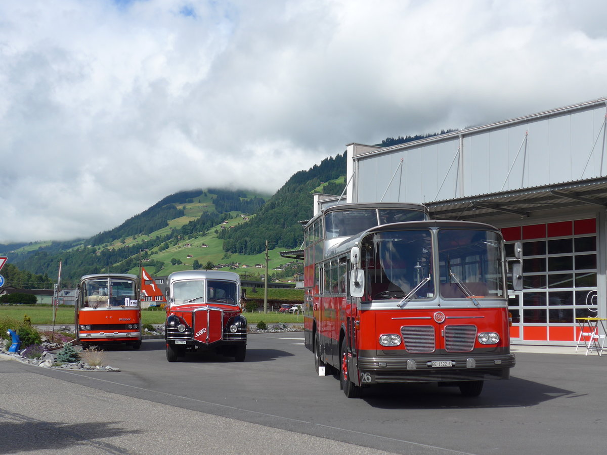 (181'632) - FBW-Club, Mnnedorf - ZH 123'180 - FBW/R&J (ex Tiemann, Oetwil Nr. 19; ex West, Brittnau; ex Wespe, Altsttten; ex AFA Adelboden Nr. 19) + Meier, Grt - Nr. 12/ZH 27'216 - FBW/R&J (ex Wespe, Altsttten; ex AFA Adelboden Nr. 12) + Huselmann, Bern - Nr. 26/BE 1322 U - FBW/Vetter-R&J Anderthalbdecker (ex AFA Adelboden Nr. 9) am 1. Juli 2017 in Frutigen, Garage AFA