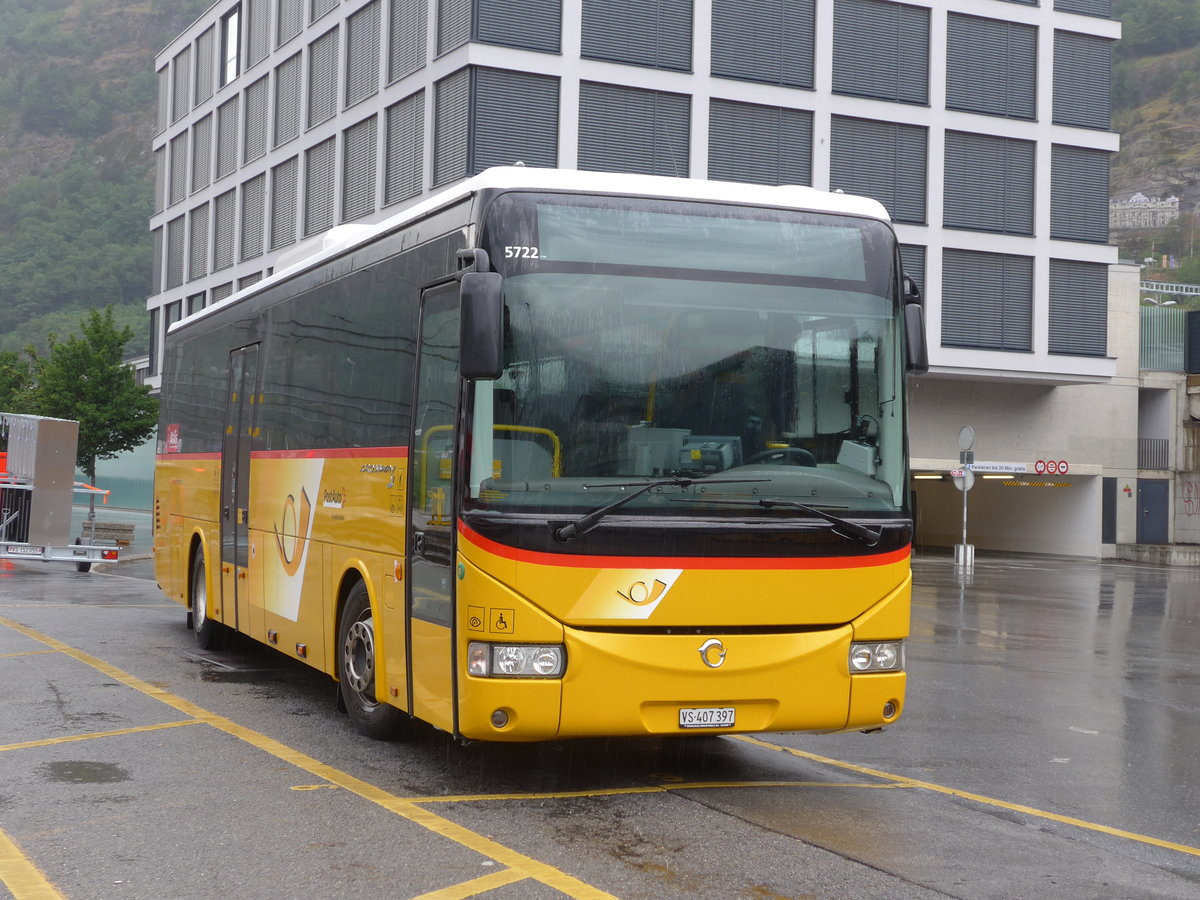 (181'882) - PostAuto Wallis - VS 407'397 - Irisbus am 9. Juli 2017 beim Bahnhof Brig