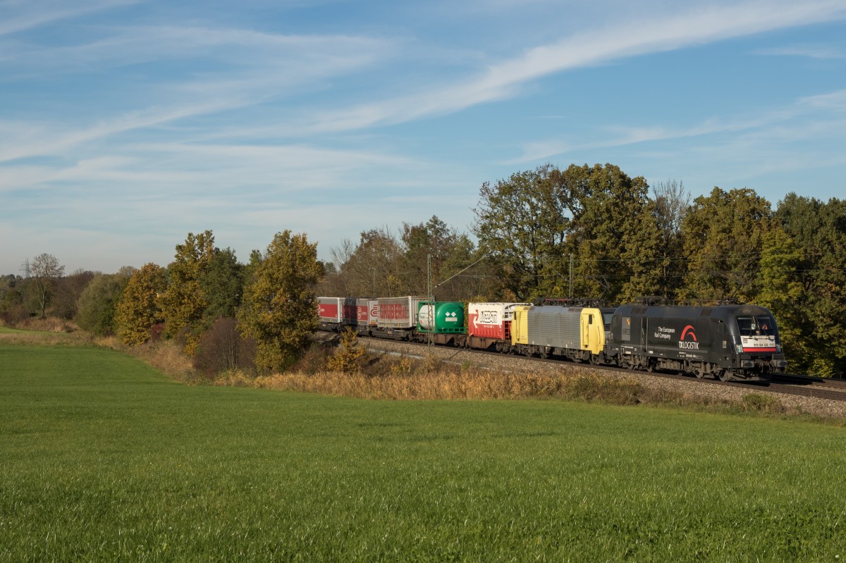 182 510 und 189 930 aus Mnchen kommend am 24. Oktober 2015 bei Hilperting.