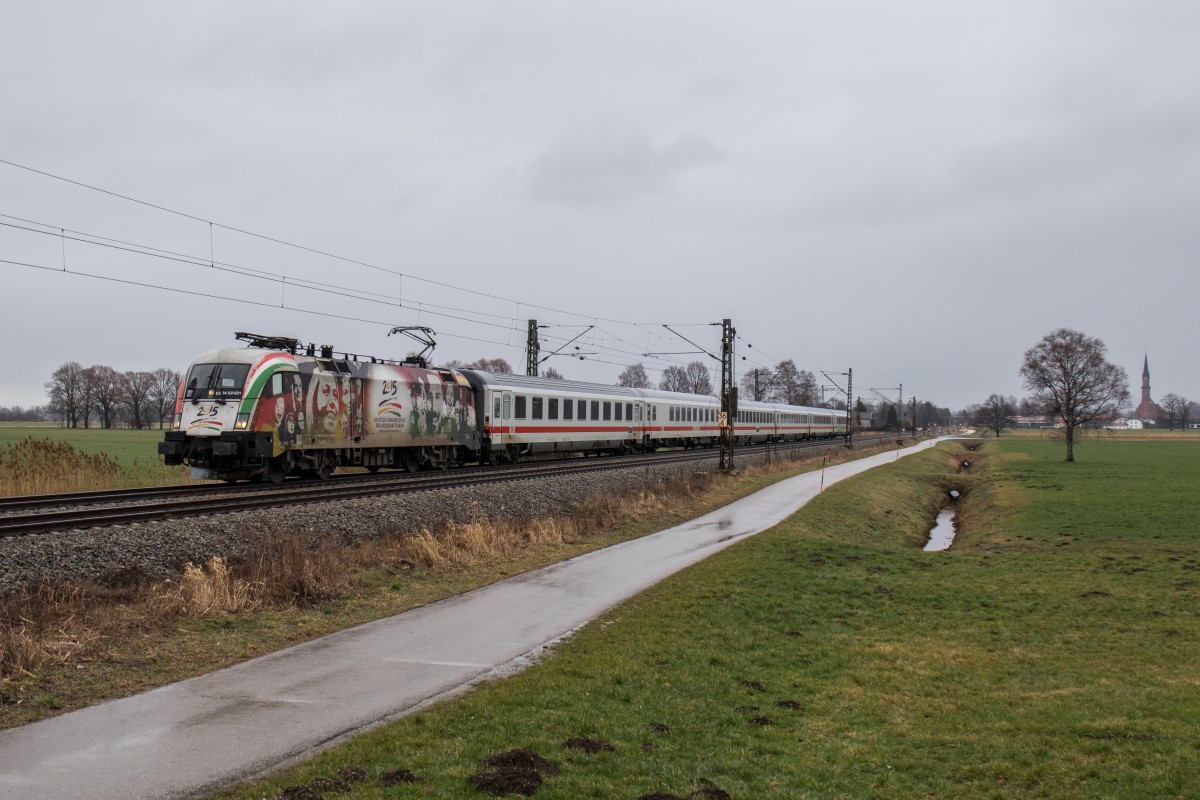 182 521-5 mit dem  IC Knigssee  am 13. Februar 2016 bei bersee am Chiemsee.