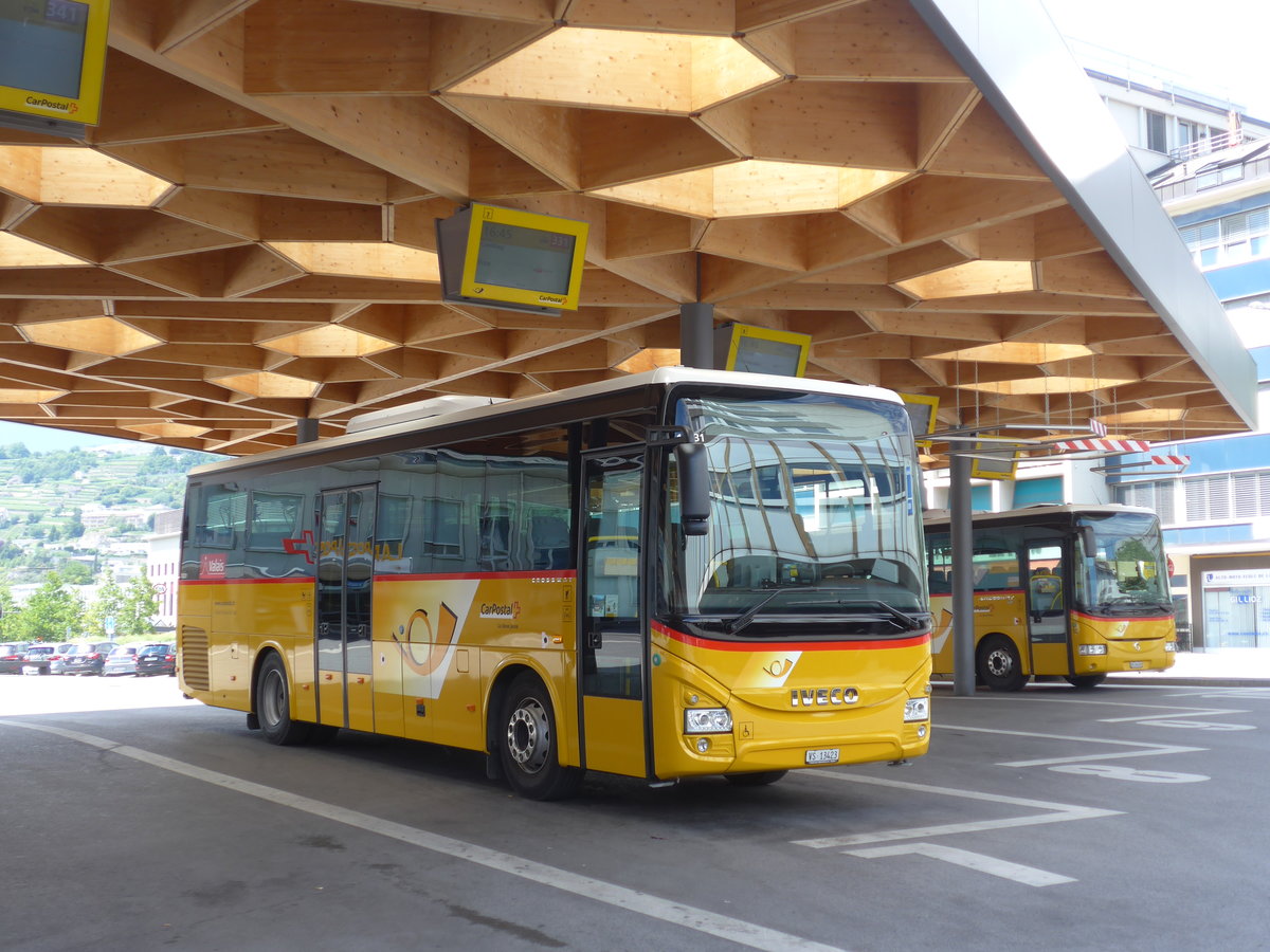 (182'227) - Evquoz, Erde - VS 13'423 - Iveco am 23. Juli 2017 beim Bahnhof Sion