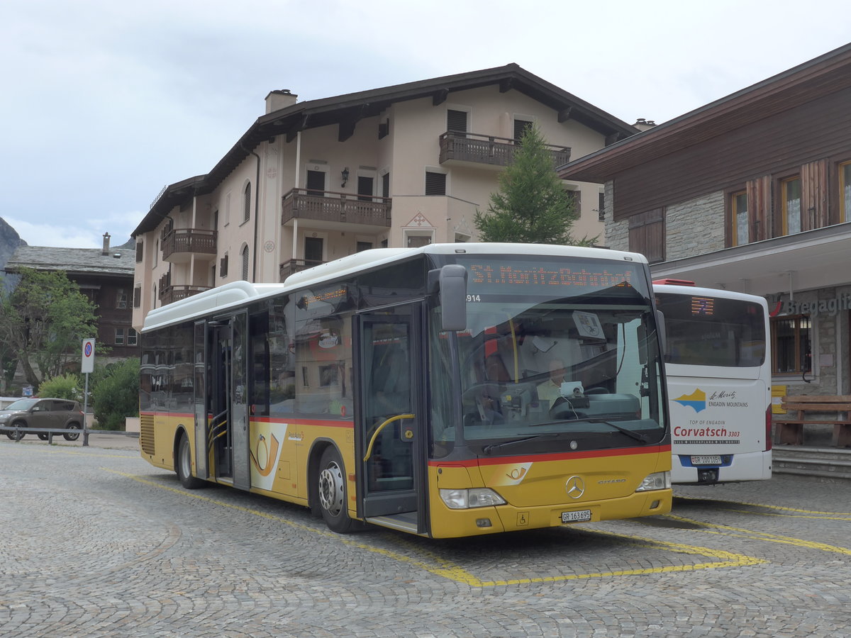 (182'289) - PostAuto Graubnden - GR 163'695 - Mercedes am 24. Juli 2017 in Maloja, Post