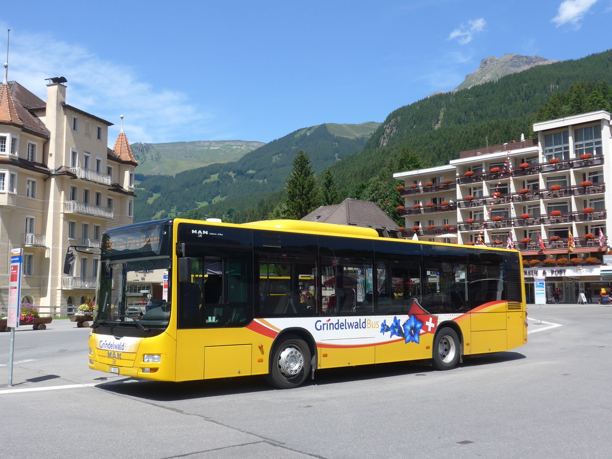 (182'360) - AVG Grindelwald - Nr. 16/BE 28'821 - MAN am 30. Juli 2017 beim Bahnhof Grindelwald