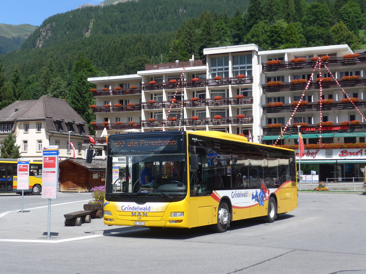 (182'361) - AVG Grindelwald - Nr. 16/BE 28'821 - MAN am 30. Juli 2017 beim Bahnhof Grindelwald