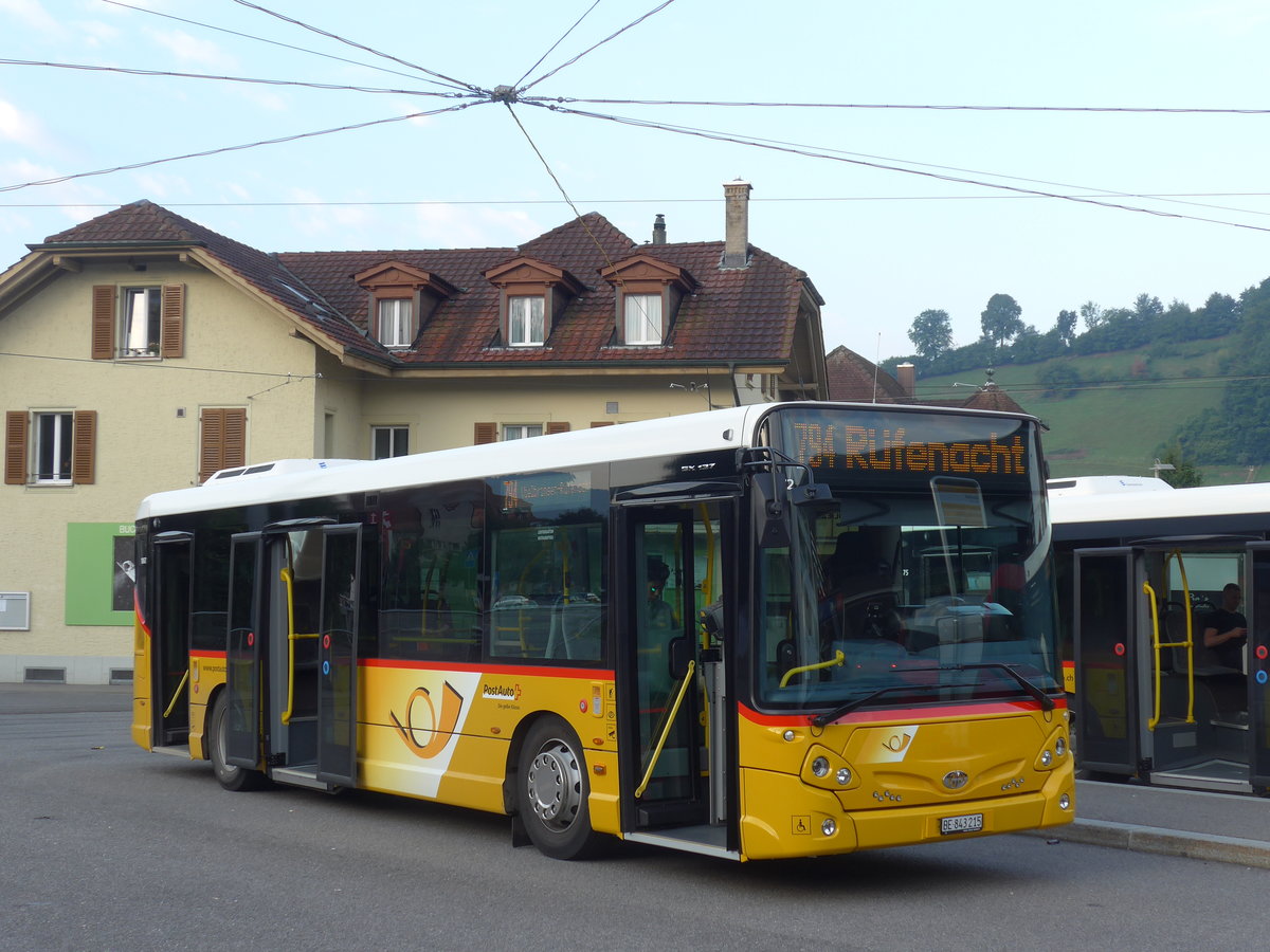 (182'486) - PostAuto Bern - Nr. 215/BE 843'215 - Heuliez am 2. August 2017 beim Bahnhof Worb Dorf