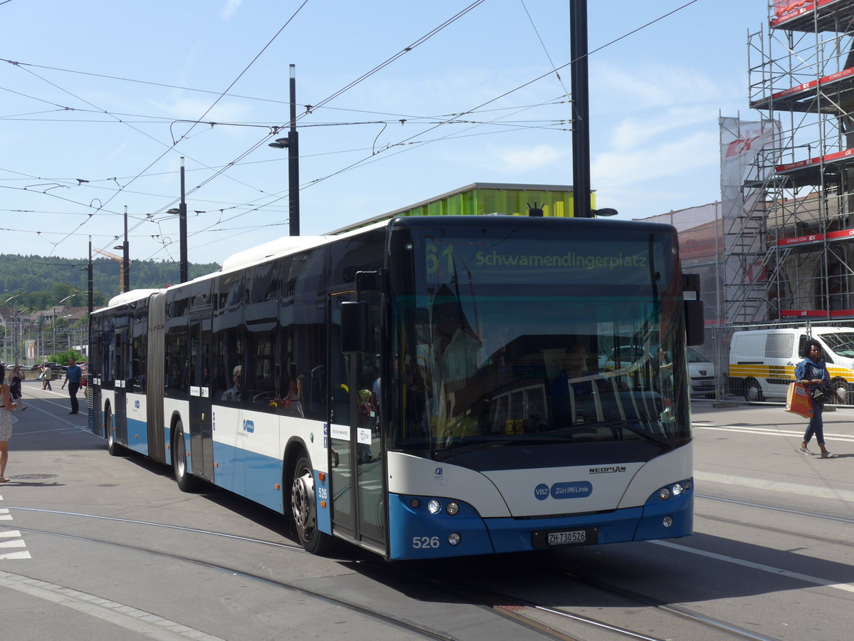 (182'634) - VBZ Zrich - Nr. 526/ZH 730'526 - Neoplan am 3. August 2017 beim Bahnhof Zrich-Oerlikon