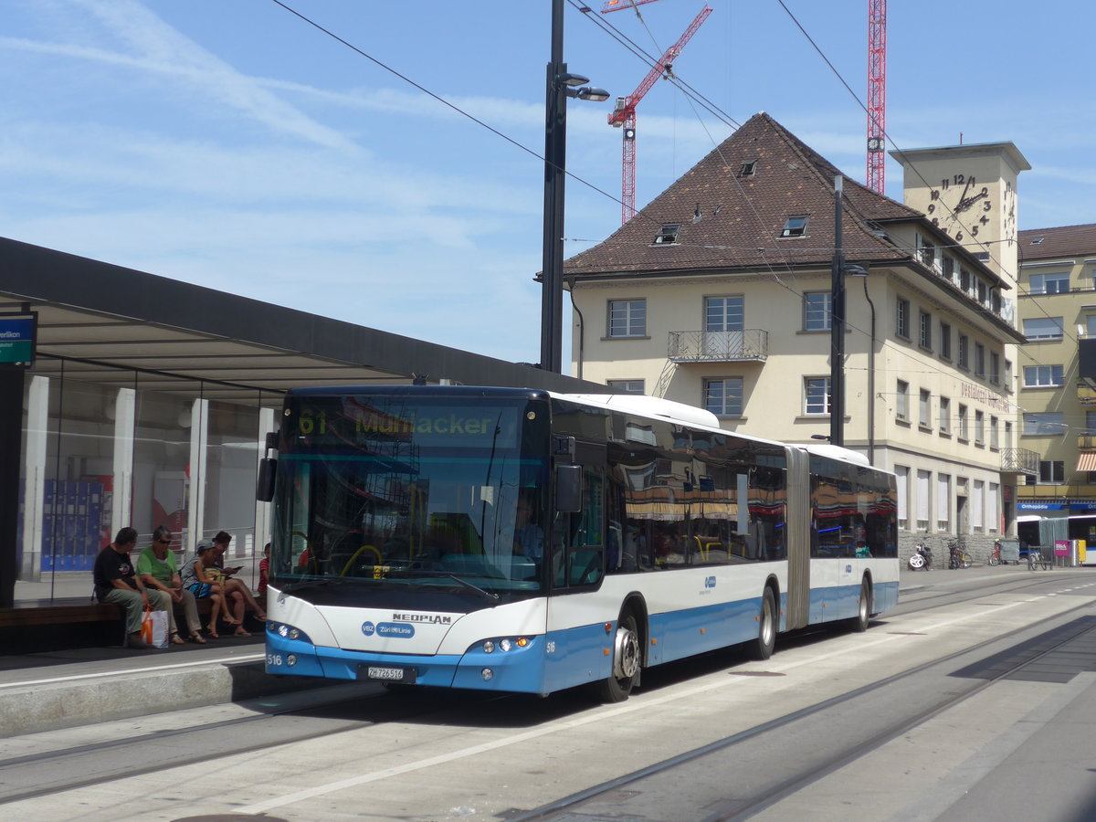 (182'636) - VBZ Zrich - Nr. 516/ZH 726'516 - Neoplan am 3. August 2017 beim Bahnhof Zrich-Oerlikon