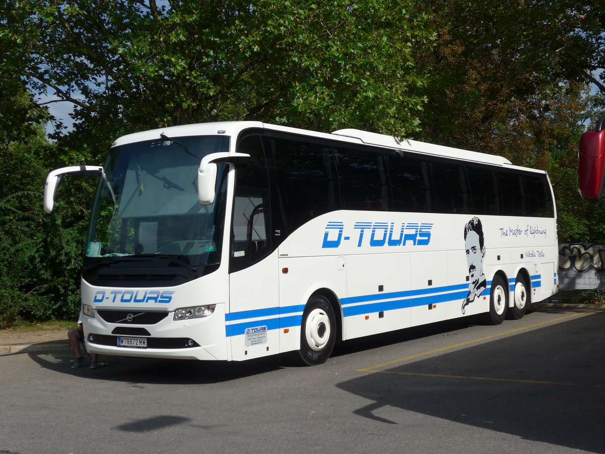 (182'683) - Aus Oesterreich: T-Tours, Wien - W 8872 MW - Volvo am 3. August 2017 in Zrich, Sihlquai