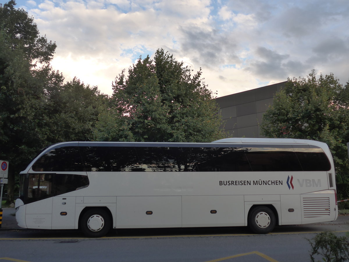 (182'813) - Aus Deutschland: VBM, Kirchheim - M-Y 1060 - Neoplan am 5. August 2017 in Thun, Hotel Seepark