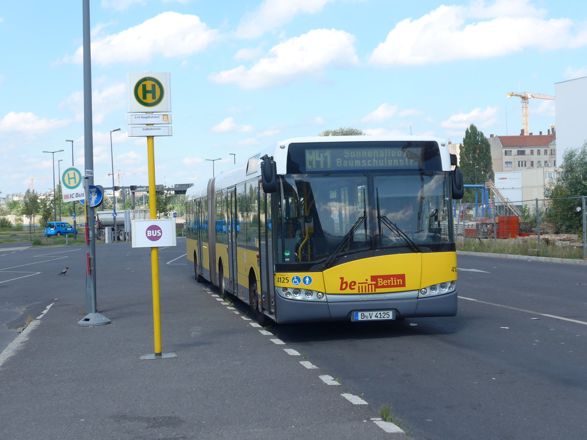 (183'189) - BVG Berlin - Nr. 4125/B-V 4125 - Solaris am 9. August 2017 beim Hauptbahnhof Berlin