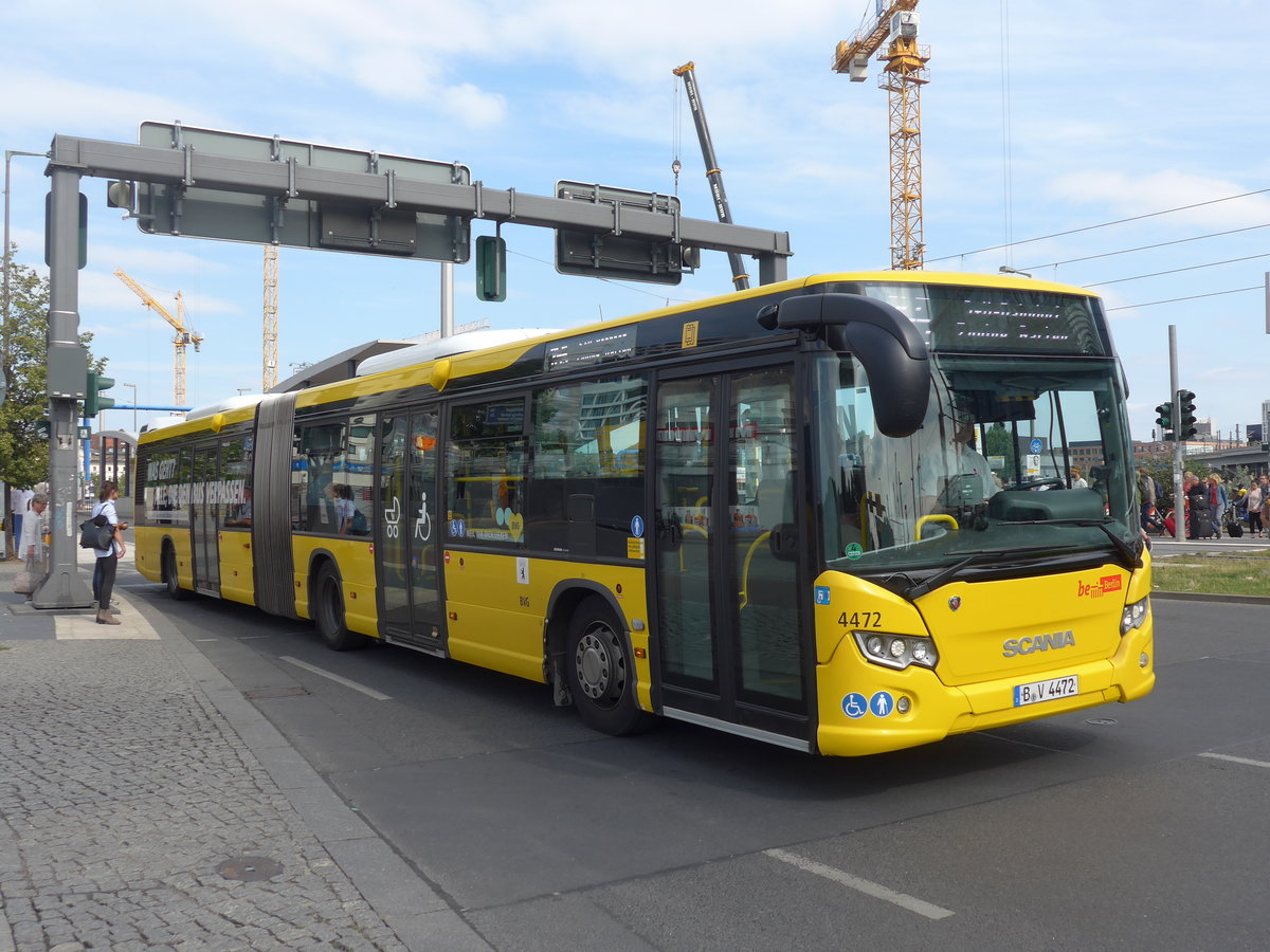 (183'364) - BVG Berlin - Nr. 4472/B-V 4472 - Scania am 10. August 2017 beim Hauptbahnhof Berlin