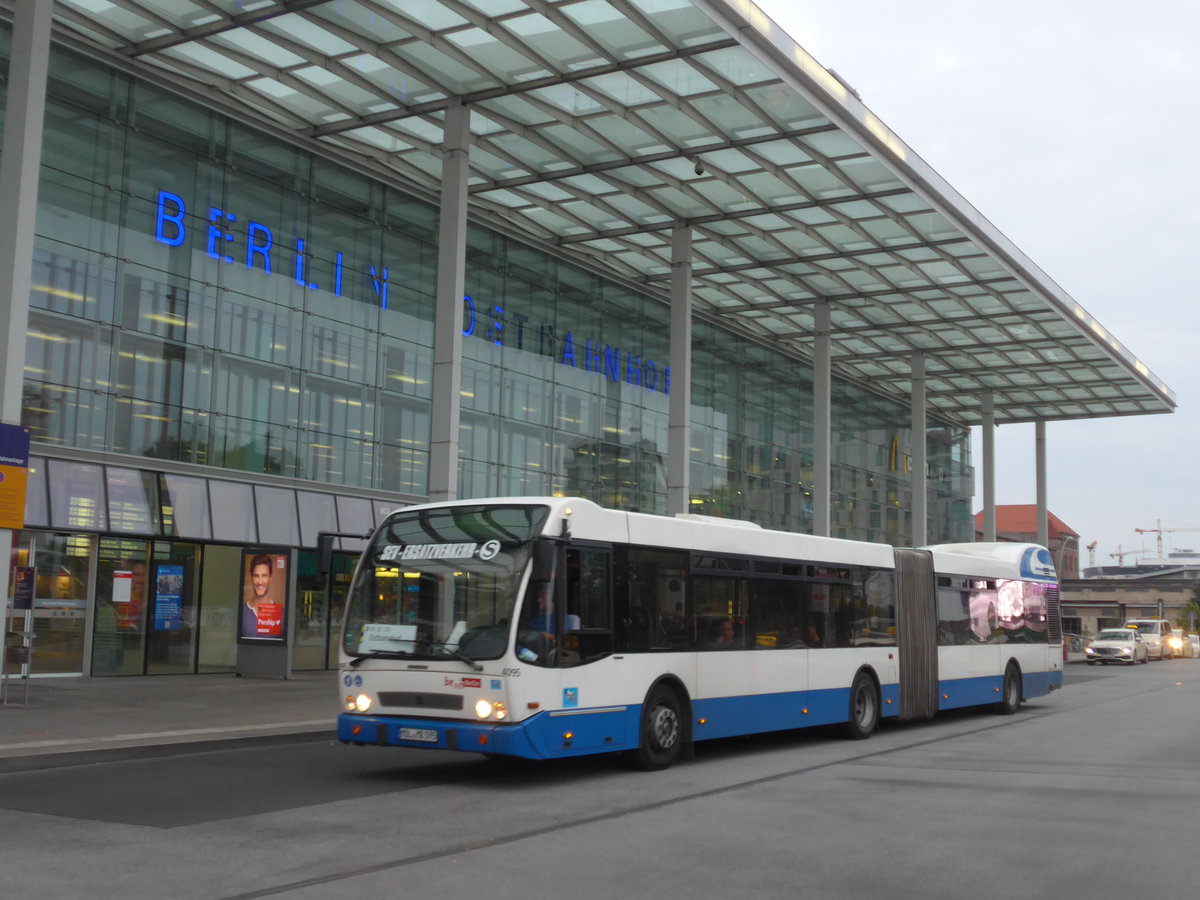 (183'398) - ??? - Nr. 4095/MOL-MB 595 - Volvo/Berkhof (ex GVB Amsterdam/NL) am 10. August 2017 beim Bahnhof Berlin Ost