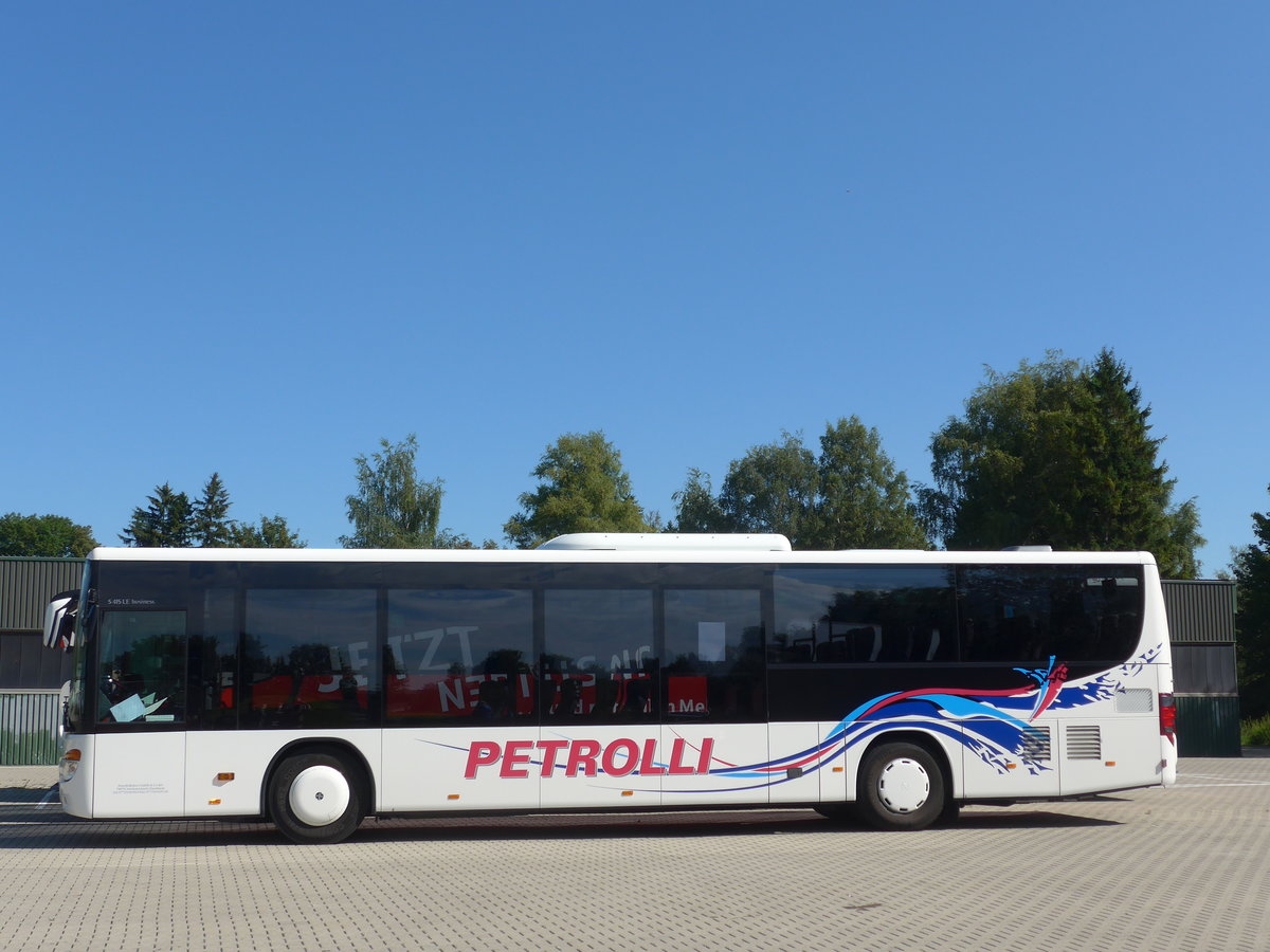 (183'910) - Petrolli, Niedereschach - VS-PN 400 - Setra am 23. August 2017 in Bad Drrheim, Garage Luschin