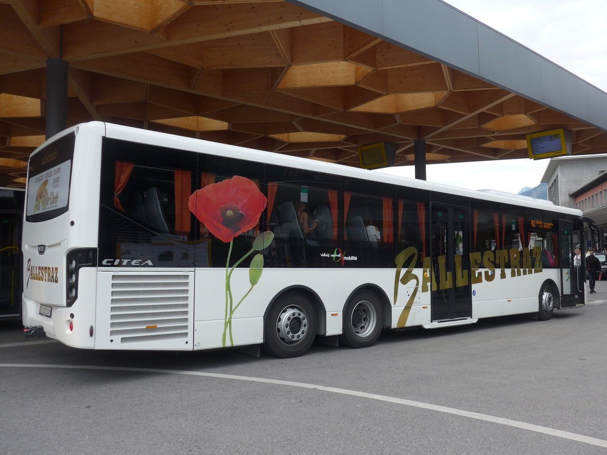 (184'060) - Ballestraz, Grne - VS 332'330 - VDL am 24. August 2017 beim Bahnhof Sion